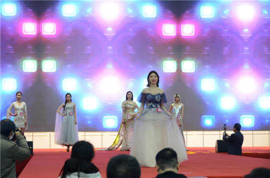 “中国·丁集婚纱特色小镇杯”第十二届安徽省青春风采大赛半决赛暨安徽省首届婚纱礼服设计大赛圆满举办