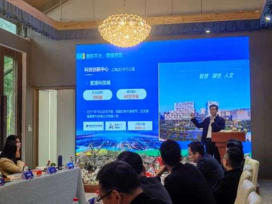 5.jpg 知名企业家、投资大咖们今天齐聚杭州,为的是……