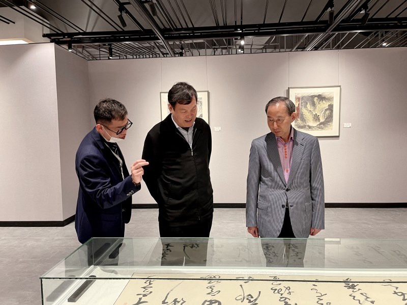 龙宇翔与上海市奉贤区委书记庄木弟座谈图3