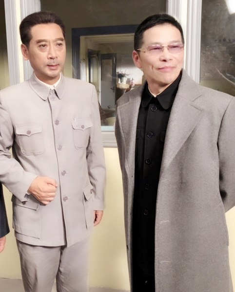 中国国际新闻网记者郁仲在电视剧《人民总理周恩来》饰演重要角色，秦海璐、唐国强、刘劲等联合出演图2
