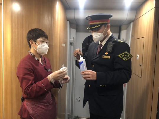 爱心列车拾金不昧，优质服务倍暖人心图3