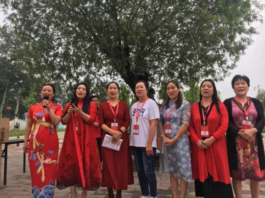 中国国际新闻杂志社和中原爱心传播团队等单位在北京海淀区开展“迎建党100周年之关心环保，夏送清凉”爱心活动