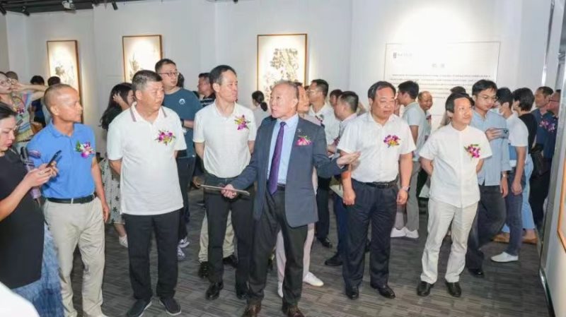 深圳首家社区民办公益美术馆在龙岗平湖禾花社区揭牌
